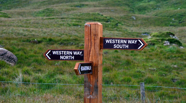 Wandern im Inagh Valley