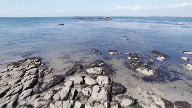 video aerienne des cotes bretonne cet ete mer azur