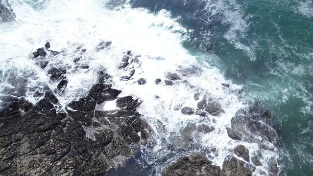 video aerienne des cotes bretonne cet ete mer azur