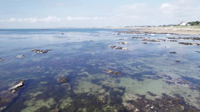 video aerienne des cotes bretonne cet ete mer azur