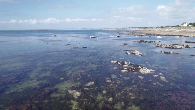 video aerienne des cotes bretonne cet ete mer azur
