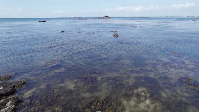 video aerienne des cotes bretonne cet ete mer azur