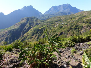 Paesaggio montano dell'Isola della Réunion nell'oceano indiano.