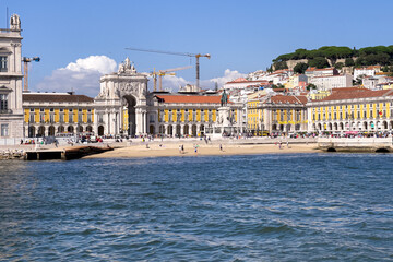 Naklejka premium View from a tour boat over Praca do Comercio in Lisbon