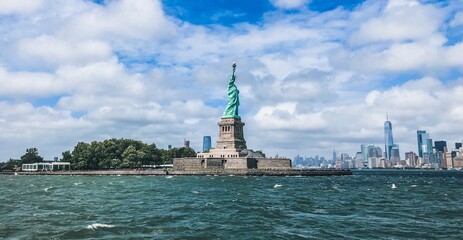 view of the statue of liberty in new york © Vasily.Ryabov