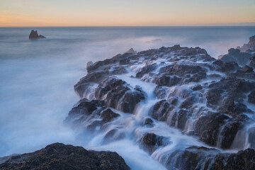 Valahnúkamöl is a 420 meters long boulder beach composed of stones with 30-90 centimeters in diameter. 