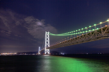 夜の明石海峡大橋