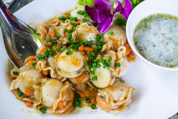 Stir fried scallops with black pepper sauce