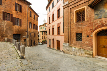 Fototapeta na wymiar The historical center of Siena, the UNESCO World Heritage Centre, unchanged for 13-14 centuries, with its medieval streets looked like in the early Middle Ages. Italy, 2019 