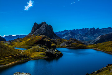 Fototapeta premium Lago dell’Oronaye e Lago Superiore di Roburent a cavallo tra Italia e Francia