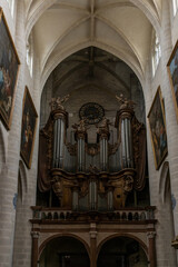 Fototapeta premium interior view of the church organ and central nave of the Collegiale Notre Dame church in Dole