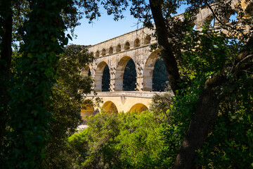 Romeins aquaduct Pont du Gard en natuurpark in de Languedoc, Frankrijk