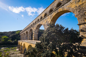 Roman aqueduct Pont du Gard and natural park in Languedoc, France - obrazy, fototapety, plakaty
