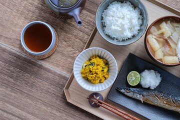 秋刀魚の塩焼きで秋の味覚を楽しむ