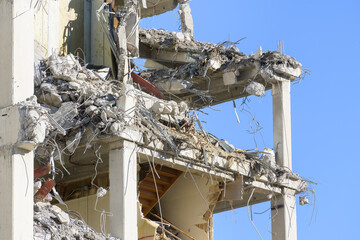 Closeup Reinforced concrete building structure partially demolished as a web structure against a blue sky - obrazy, fototapety, plakaty