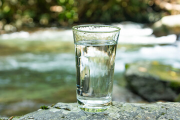グラスと飲み水