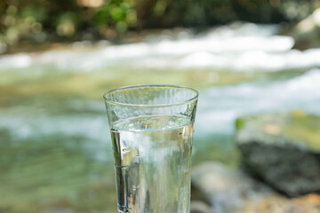 グラスと飲み水