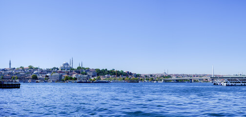 Obraz premium Istanbul city with Suleymaniye Mosque and Golden Horn Bridge