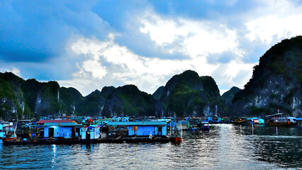 Fototapeta premium Cat Ba, Lan Ha Bay, Vietnam 