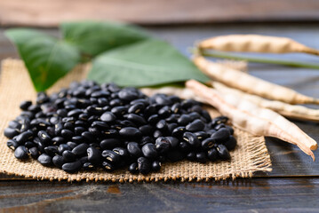 Fototapeta na wymiar Pile of black kidney bean seed on wooden background