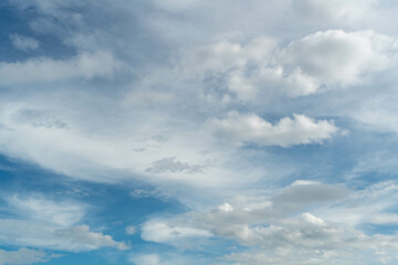 白い雲と青空