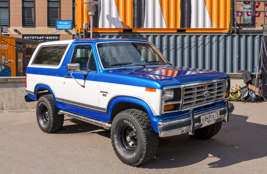 Legendary American Compact Crossover SUV Ford Bronco 302 3rd Gen, 1980–1986