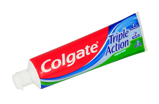 Colgate Triple Action Original Mint Flavour Toothpaste In A 100ml Pack