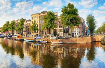 Fototapeta premium Traditional Dutch old houses on canals in Amsterdam, Netherland.