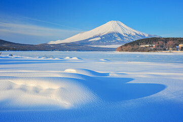 富士山と雪景色