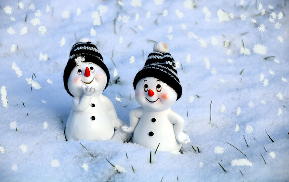 zwei schneemänner im schnee winter weihnachtskarte