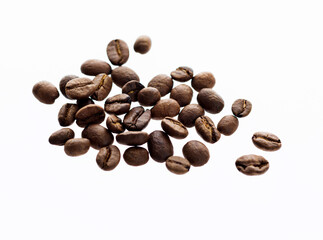 Obraz premium Group of coffee beans isolated on white background