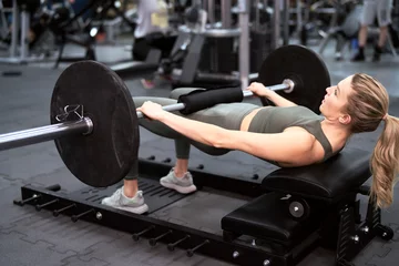 Foto op Plexiglas Fitness Caucasian woman making workout at the gym