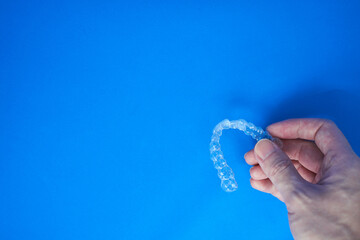 Aligned transparent and invisible dental aligners or braces applicable to orthodontic treatment.
