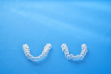 Aligned transparent and invisible dental aligners or braces applicable to orthodontic treatment.