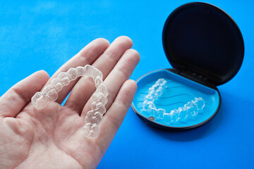 Transparent invisible dental aligners or braces applicable to orthodontic treatment and their...
