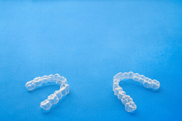 Aligned transparent and invisible dental aligners or braces applicable to orthodontic treatment.