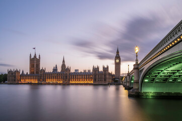 Naklejka premium Big Ben Clock Tower and Parliament house at city of Westminster, London England UK