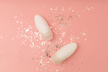 Obraz premium Roller deodorant in a white bottle on a pink background