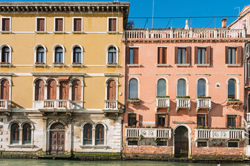 Fototapeta na wymiar Facade of old buildings in Venice
