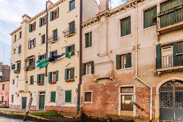Fototapeta na wymiar Facade of old buildings in Venice