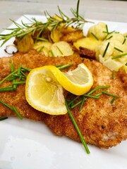 Bio schnitzel mit Bratkartoffeln 