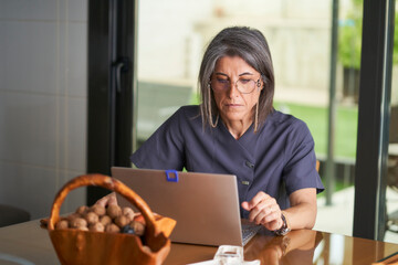 a woman nutritionist working at the computer preparing diets for her patients