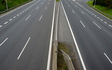 separation of traffic lanes on the highway using movable barriers. they are used in places where the driving directions are too close. during repairs, traffic is re-measured in the opposite direction