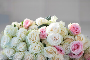 Obraz na płótnie Canvas Bouquet of white roses close-up.
