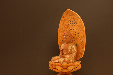 日本仏教 座禅をしている阿弥陀如来の仏像3