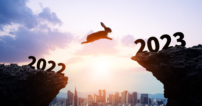 2023年へジャンプするウサギ　卯年新年イメージ　年賀状素材