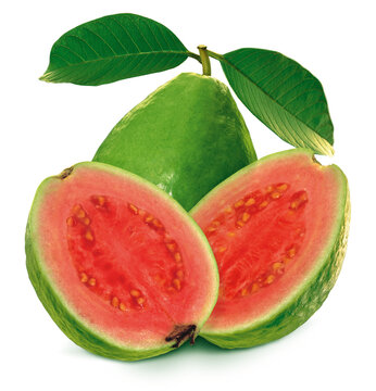 Goiabas cortadas e goiaba inteira com folha - fruta tropical