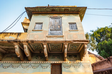 Fototapeta na wymiar Exterior of an old haveli in Mandawa, Rajasthan, India, Asia
