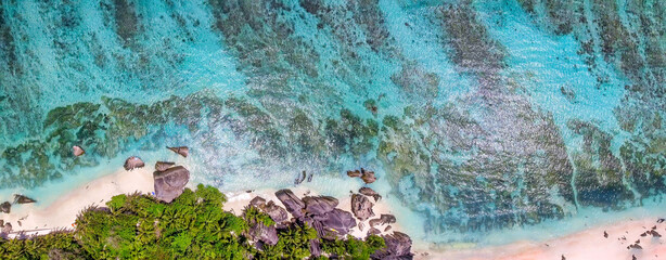 Luchtfoto van Anse Source Argent Beach in La Digue, Seychelle Islands - Africa