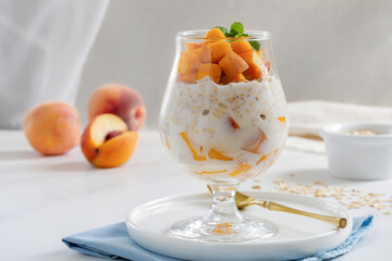 Peaches and Cream Overnight Oats. Healthy breakfast made with oats soaked for the night in milk or...